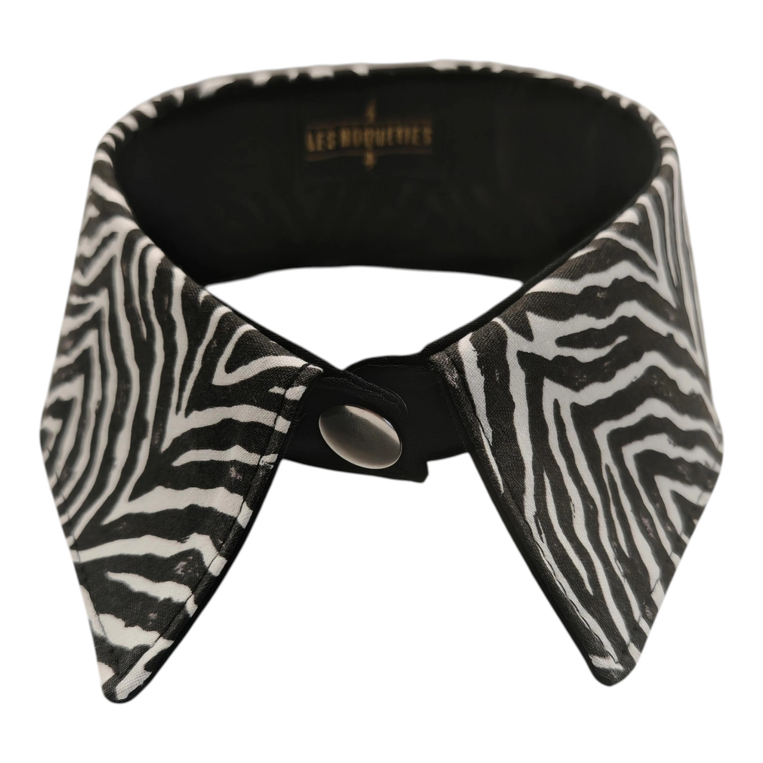 col amovible zébré noir et blanc style rock'n'roll avec bouton pression noir, accessoire de mode alternative les roquettes