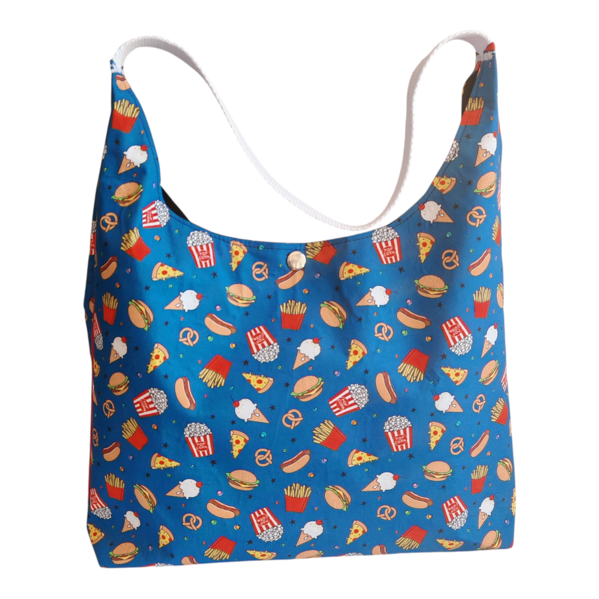 Sac hobo Les RoQuettes.

 

Modèle burger et pizza pour un style résolument rétro et vintage.

 

Sac hobo porté épaule motif burgers et pizzas.

 

Se ferme avec une pression argent, anse en sangle de couleur noire.

 

Petite poche intérieure pour y glisser ses clés.

 

Dimensions: largeur 40 cm, hauteur de la base 28 cm, hauteur totale à partir du milieu de la anse 62 cm.

 

Matière: coton / doublure: coton

 

Fabrication: Modélisé et fabriqué par Priscilla dans son petit atelier près de Montpellier

