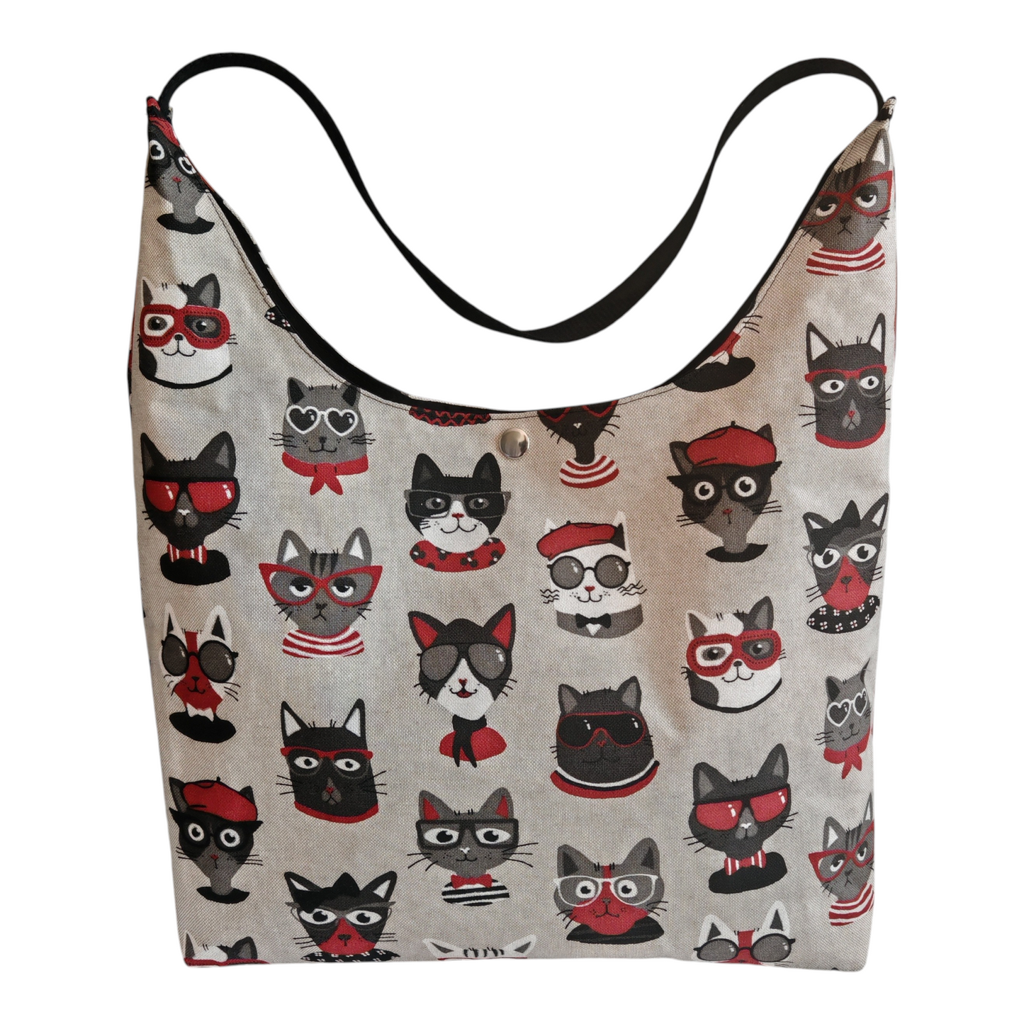 Sac hobo Les RoQuettes.

 

Modèle Cat pour les passionnés de chat 🐱 

 

Sac hobo porté épaule chat graphique.

Se ferme avec une pression argent, anse en sangle de couleur noire.

 

Petite poche intérieure pour y glisser ses clés.

 

Dimensions: largeur 40 cm, hauteur de la base 28 cm, hauteur totale à partir du milieu de la anse 62 cm.

 

Matière: coton, viscose/ doublure: coton

 

Fabrication: Modélisé et fabriqué par Priscilla dans son petit atelier près de Montpellier

 

Made in France 🇲🇫