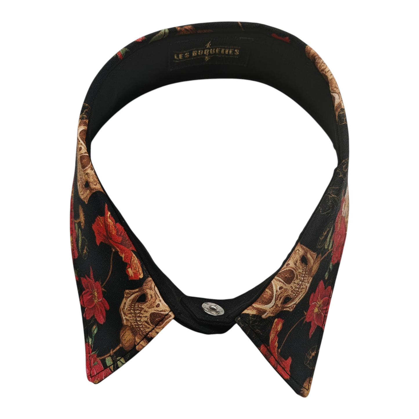 Col de chemise amovible en coton à motif têtes de mort et fleurs, accessoire de mode rock fait main en France.