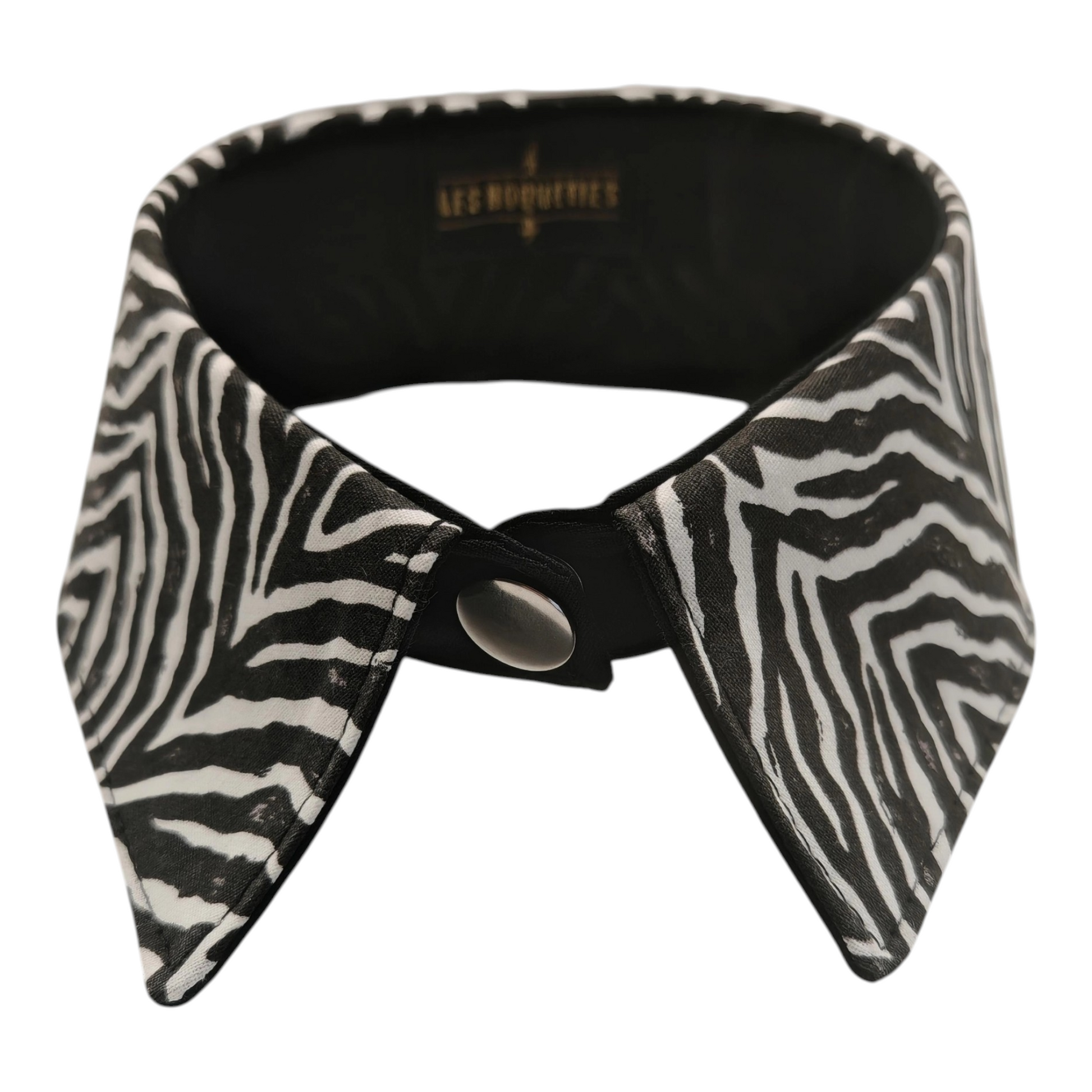 Col de chemise amovible en coton motif zèbre noir et blanc, accessoire de mode rock et élégant fabriqué à la main par Les RoQuettes.