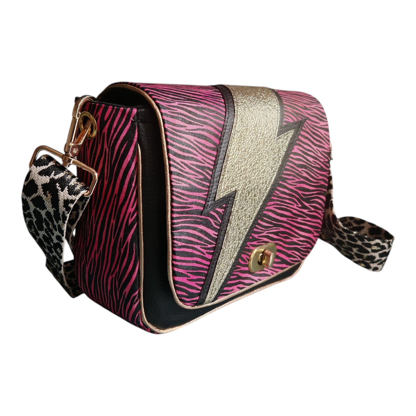 Sac à main bandoulière motif zébré rose fuchsia avec éclair doré, modèle Bowie rock fait main par Les RoQuettes.