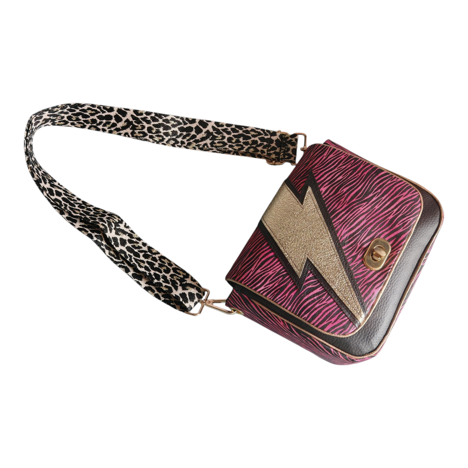 Sac à main bandoulière motif zébré rose fuchsia avec éclair doré, modèle Bowie rock fait main par Les RoQuettes.