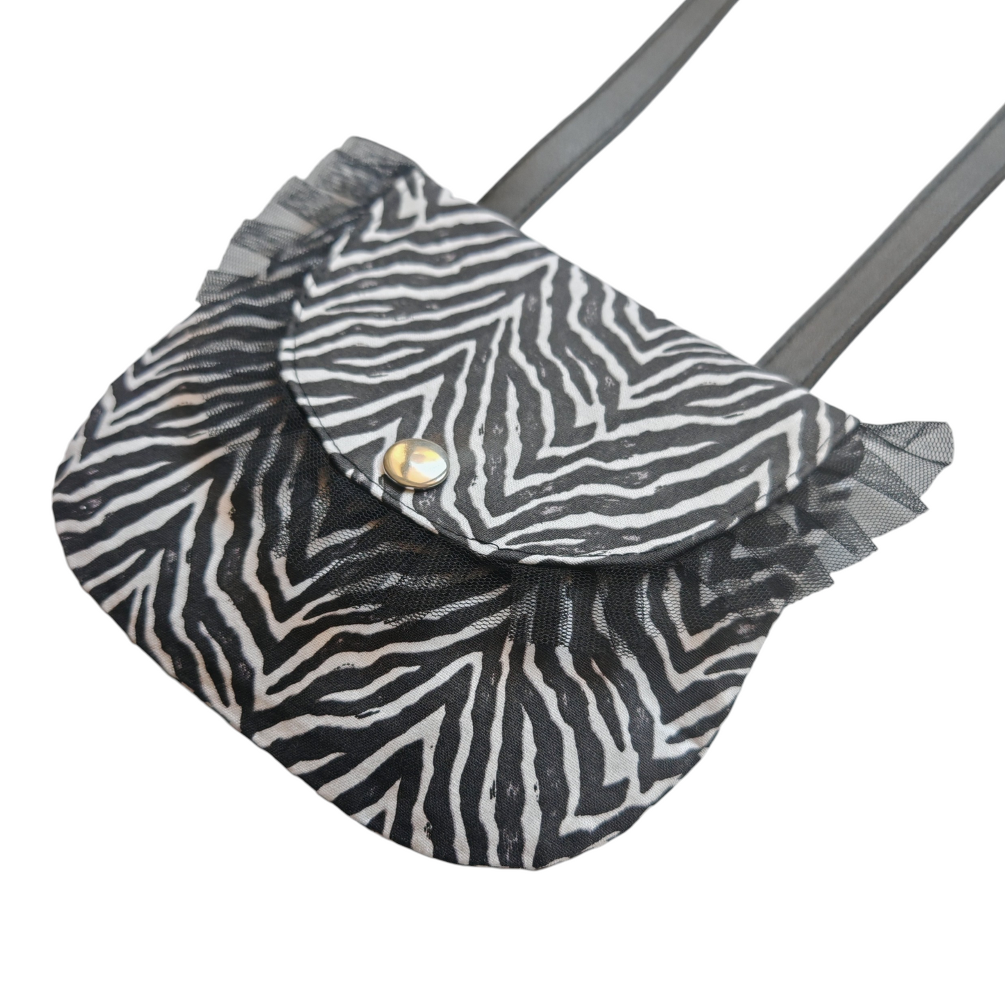 Petit sac bandoulière enfant motif zèbre noir et blanc avec volant en tulle noir, style rock artisanal.
