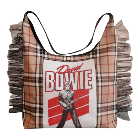Sac à main hobo imprimé tartan beige avec visuel David Bowie upcyclé et volants en tulle noir, fait main par Les RoQuettes.