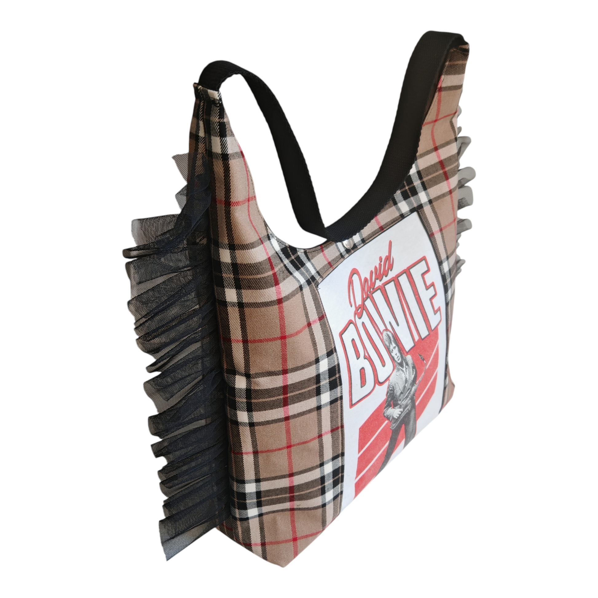 Sac à main hobo imprimé tartan beige avec visuel David Bowie upcyclé et volants en tulle noir, fait main par Les RoQuettes.