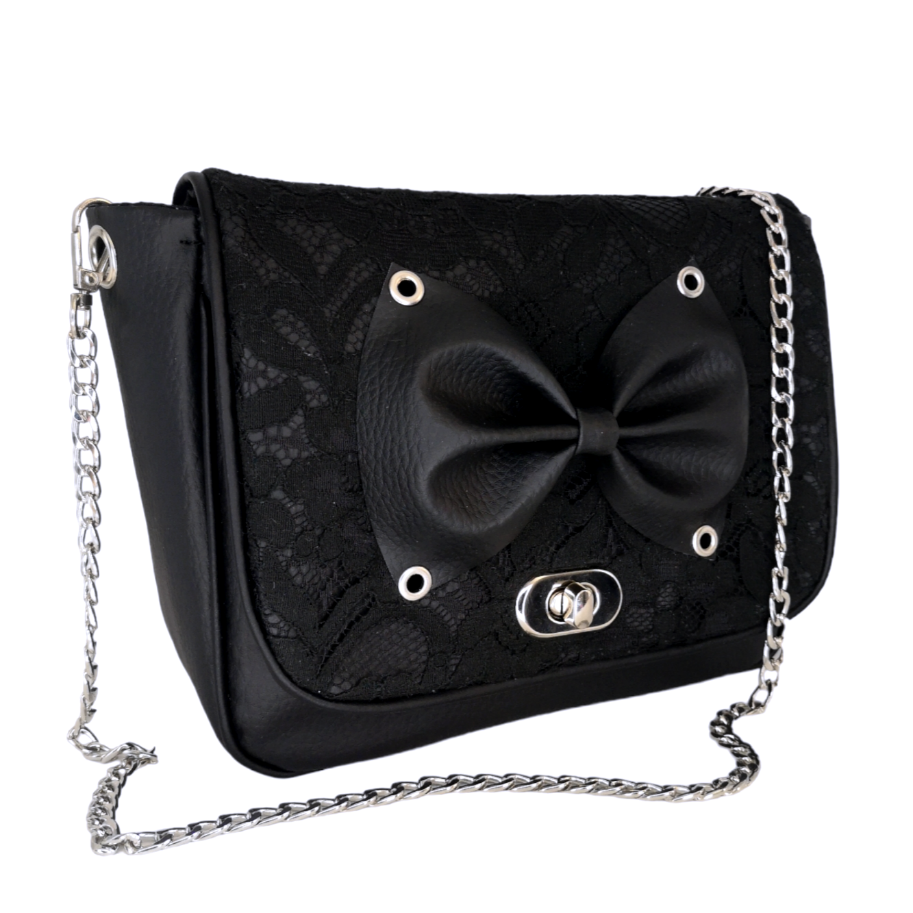 Sac à main bandoulière noir Bettie Black avec dentelle, nœud en simili cuir et chaîne argentée, style rockabilly fait main par Les RoQuettes.